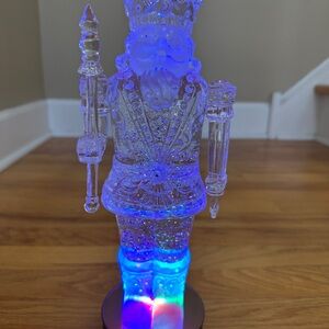 LED nutcracker with drum base
